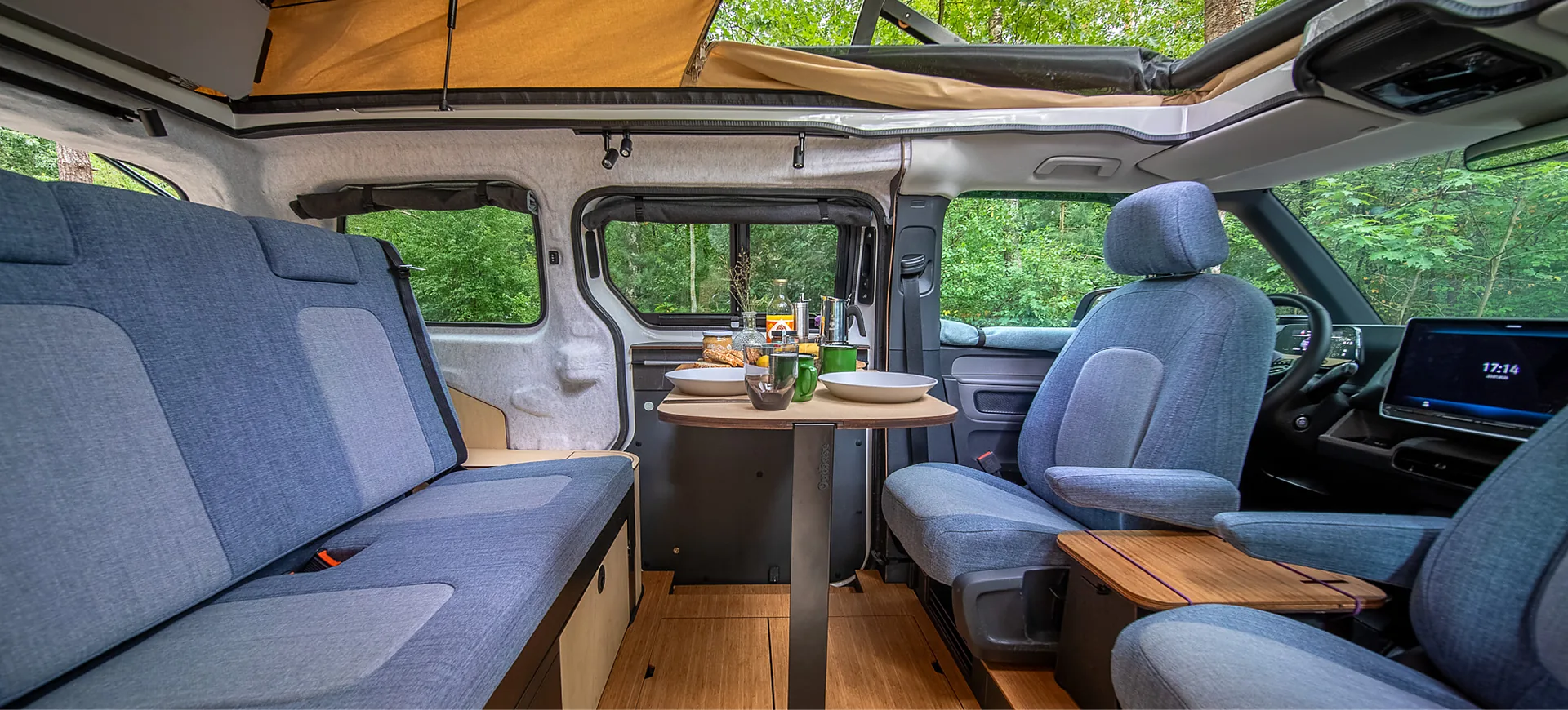 Koken bij de Outbase campervan in de natuur