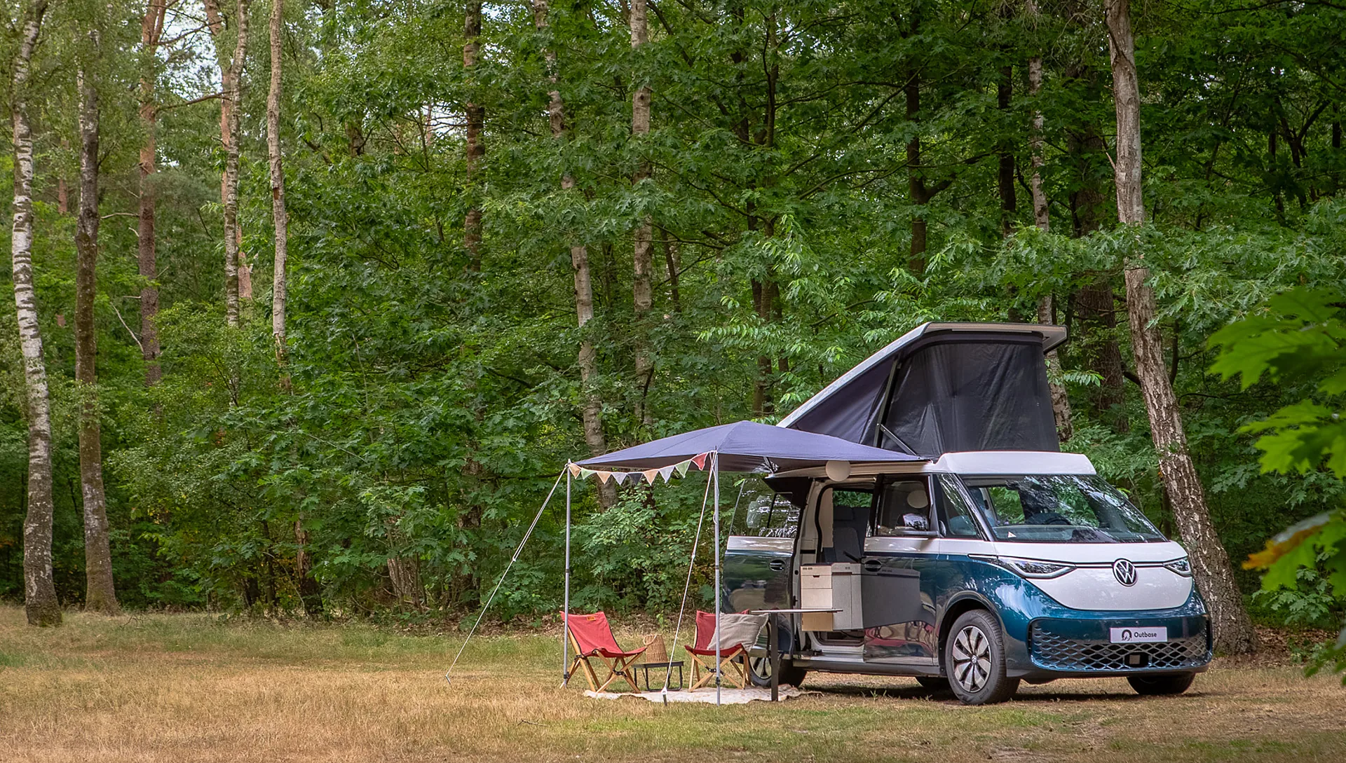 Outbase Delta op een kampeerveld in het bos