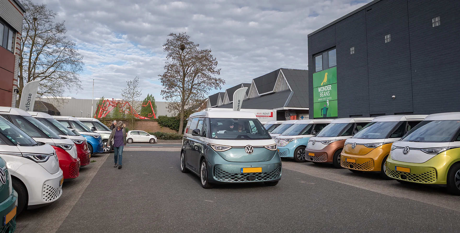 De kleurrijke vloot Outbase ID.Buzz campervans