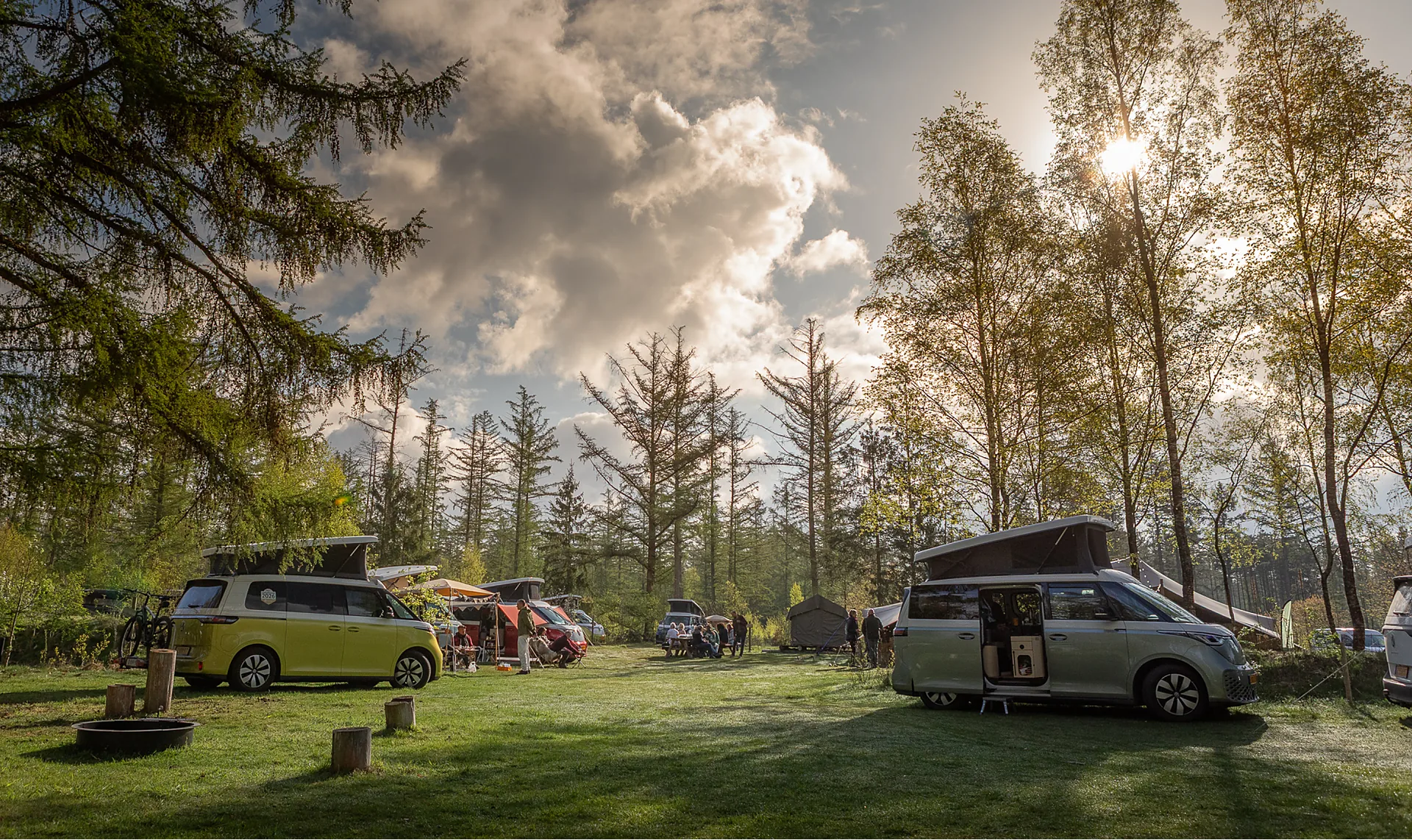 Outbase ID Buzz campervans op rally kampeerweekend