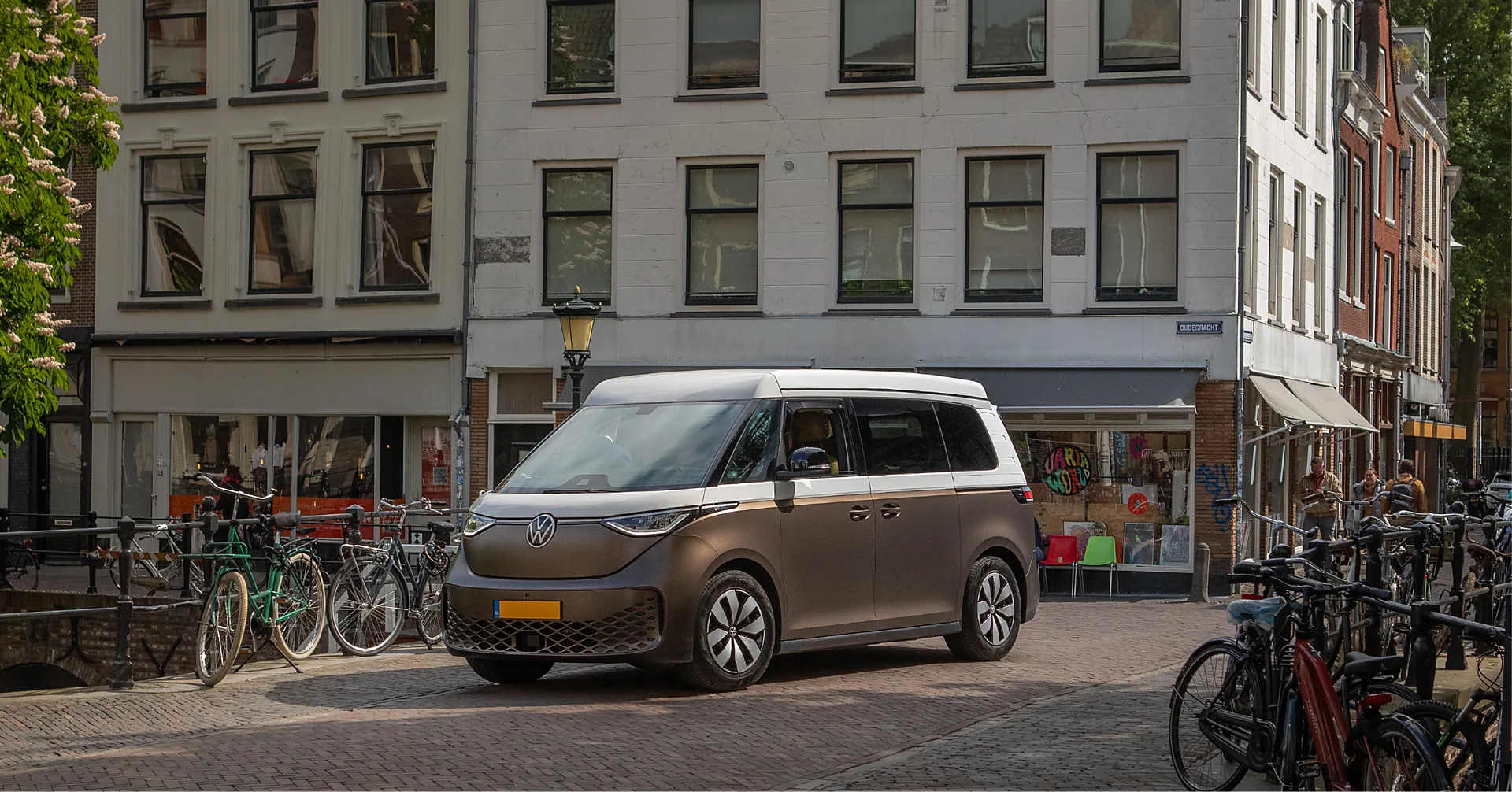 Outbase ID Buzz in de binnenstad van Utrecht