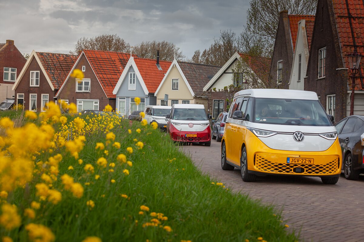 Met 50 elektrische ID.Buzz campervans door Nederland: de Outbase Rally 2026